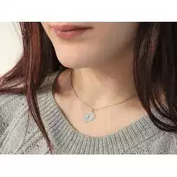 Ciondolo Piedini Oro Bianco foto indossata