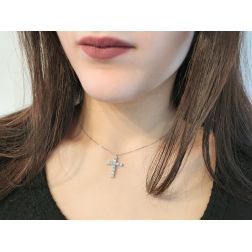 Collana con Croce Diamanti tipo Tennis - 2.5cm x 16.50mm foto indossata