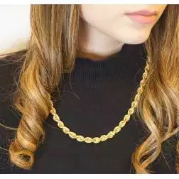 Collana Corda 55cm x 7.70mm Oro Giallo foto indossata donna