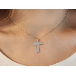 Croce Tau in Oro Bianco foto indossata