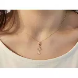 Croce Egizia del Nilo "Ankh" Sottile in Oro Giallo foto indossata