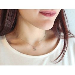 Ciondolo Cuore Piccolo Oro Bianco Forato foto indossata
