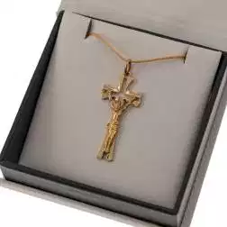 Croce Forata al Centro con Cristo in Oro Giallo