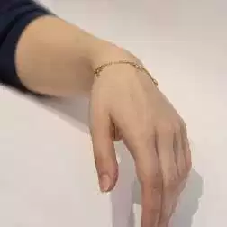 Bracciale 7 ciondoli 3 Lune 2 Cuori 2 Stelle in Tre Colori foto indossata