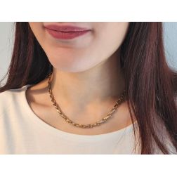 Collana Girocollo 44cm Maglia Contrapposta Oro Giallo e Bianco foto indossata donna