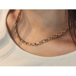 Collana Maglia Contrapposta Oro Giallo e Bianco foto indossata