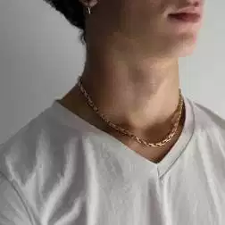 Collana Girocollo 44cm Maglia Contrapposta Oro Giallo e Bianco foto indossata uomo
