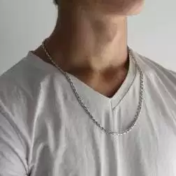 Collana twist in oro bianco foto indossata uomo
