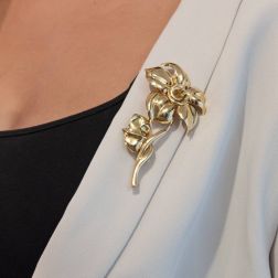 Flower Brooch with Yellow Gold Leaf