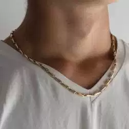 Collana 50cm Tubolare alternati Oro Giallo e Bianco foto indossata uomo