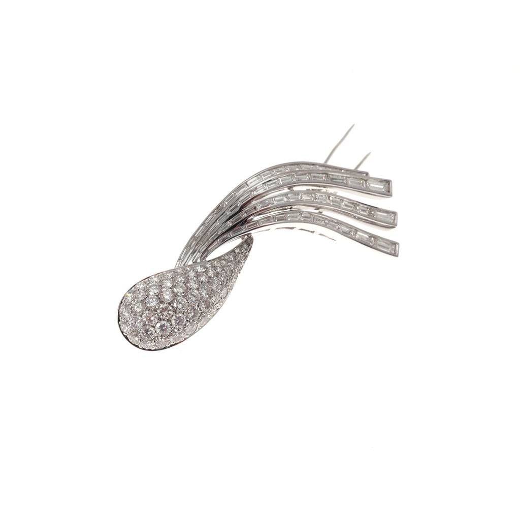 Spilla Drop Design con pavè di Diamanti