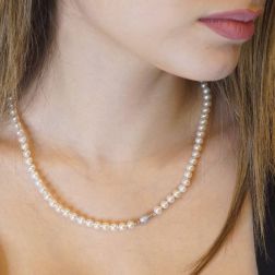 Collana Perle Barilotto Diamanato oro bianco indossata