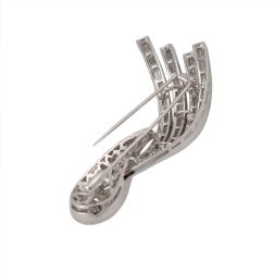 Drop Design brooch with Diamond pavé
