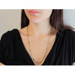 Collana Girocollo 60cm Tubolare Squadrata alternata Oro Bianco e Rosa foto indossata donna