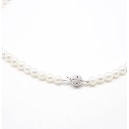 White gold moon pearl necklace