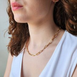Photo of worn Rolò Chain Necklace Squared Oval 45cm Yellow Gold