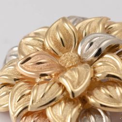 Spilla a Fiore Petali Sabbiati con Contorni Lucidi