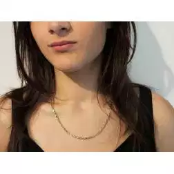 Collana 50cm a Ovali con Triangoli all'interno in Oro Giallo e Bianco foto indossata