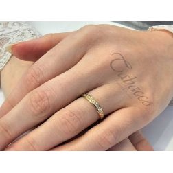 Photo of worn Wedding Band Mimosa 3mm comfort Yellow Gold UNOAERRE