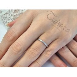 Photo of worn Wedding Band Gardenia White Gold UNOAERRE