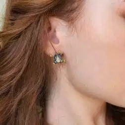 Orecchini Rana Smalti e Diamanti foto indossata