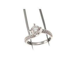 Contoured Solitaire Ring with center of 0,92ct
