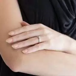 Solitario Band Diamante 0.34ct foto indossata