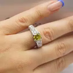 Solitario Diamante Giallo Indossato