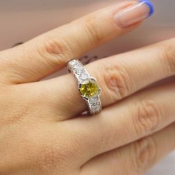 Solitario Diamante Giallo Indossato