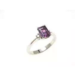Anello Solitario con Ametista 7mm x 5mm e 2 Diamanti Oro Bianco