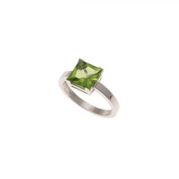 Solitaire Ring with 7.7mm Carrè Peridot on White Gold