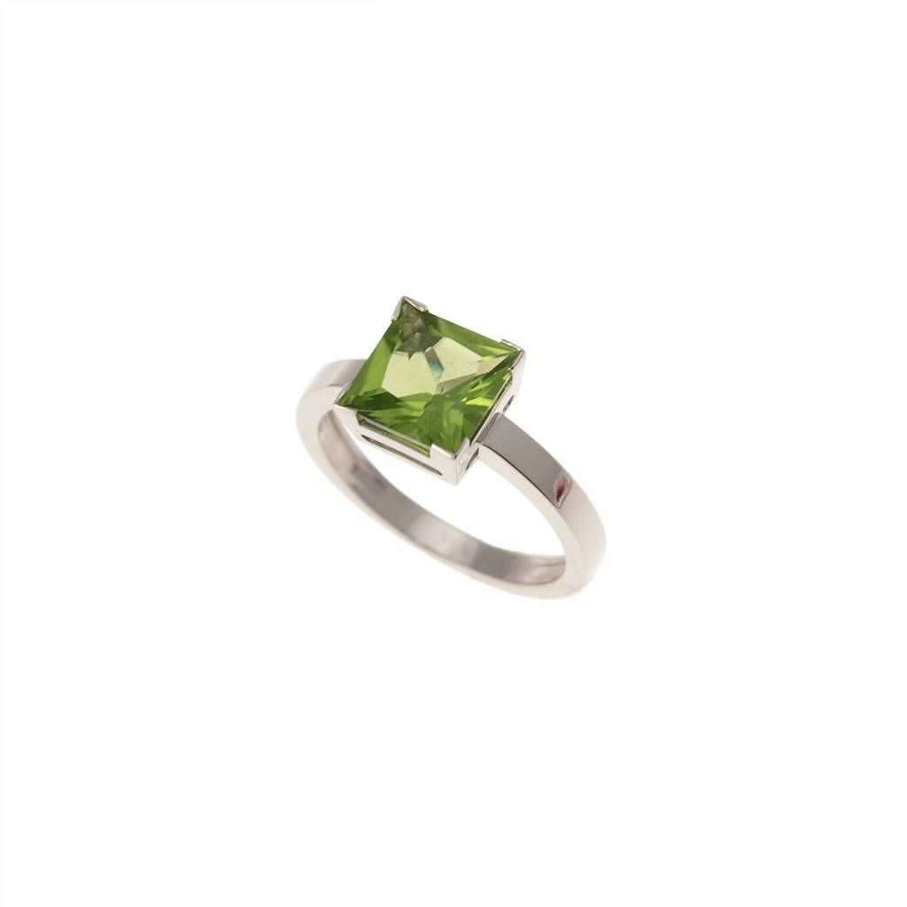 Solitaire Ring with 7.7mm Carrè Peridot on White Gold