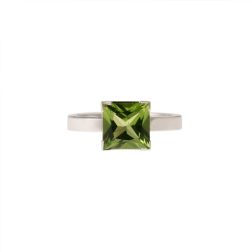 Solitaire Ring with 7.7mm Carrè Peridot on White Gold