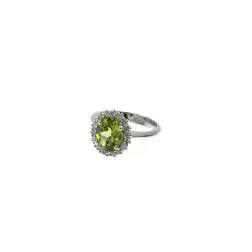 Anello Kate Oro Bianco con Peridoto 9x7mm e 18 Diamanti