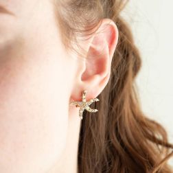 Orecchini Stelle Marine con Diamanti Gialli e Brown in Oro Rosa foto indossata