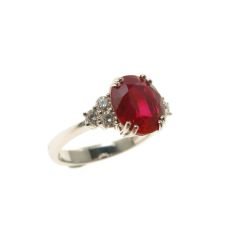 Anello Solitario con Rubino 9x8mm e 6 Diamanti