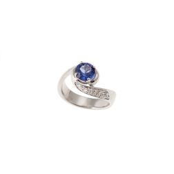 Contrariè Solitaire with 6.50mm Tanzanite and 26 Diamonds