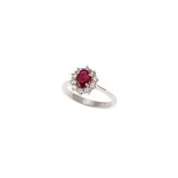 Anello Kate con Rubino 7x5mm e 10 Diamanti