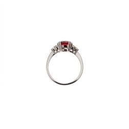 Anello Solitario con Rubino 9x8mm e 6 Diamanti