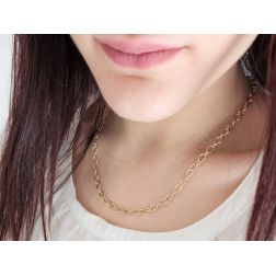 50cm Oval Rolò chain Necklace in yellow gold worn photo