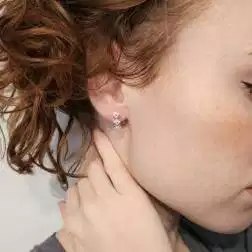 Orecchini 3 Rombi con Diamanti foto indossata