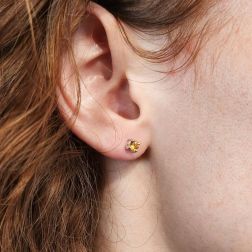 Orecchini Solitari con Topazio Citrino 3.5mm a 3 cerchi foto indossata