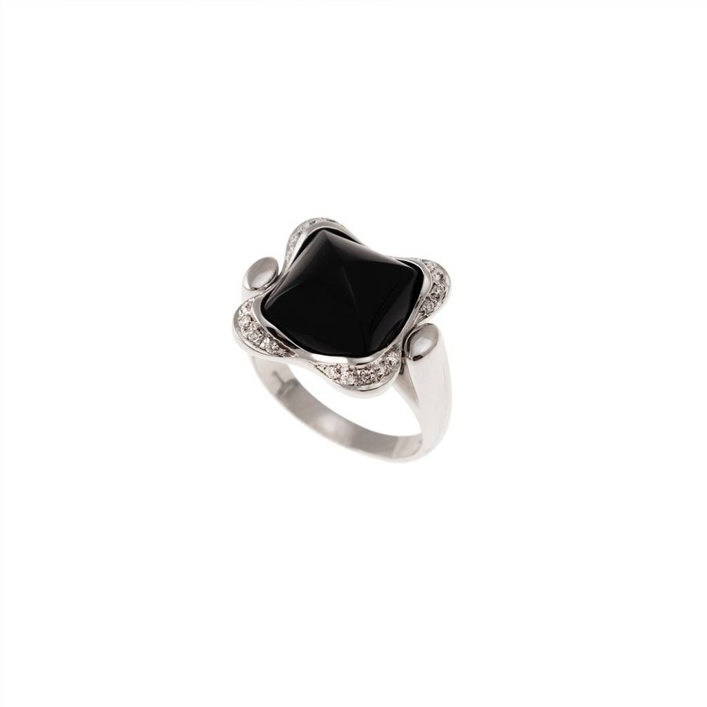 Onyx Pyramid Ring with 20 Diamonds on the sides