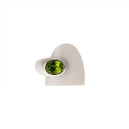Design Ring with Oval Peridot and White Agate