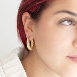 Polished Diamond Hoops 2,8cm x 6mm 18kt Yellow Gold photo worn