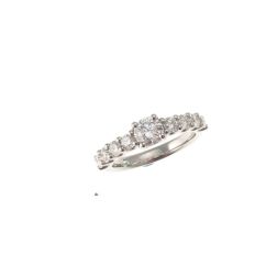Anello Solitario in Platino con diamanti sul gambo e Diamante centrale GIA 0.61 ct