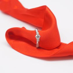 Anello Trilogy in Platino con Diamante centrale GIA 0.30 ct