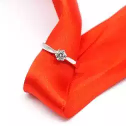 Anello Solitario "Ninfea" in Platino e Diamante GIA 0.30ct