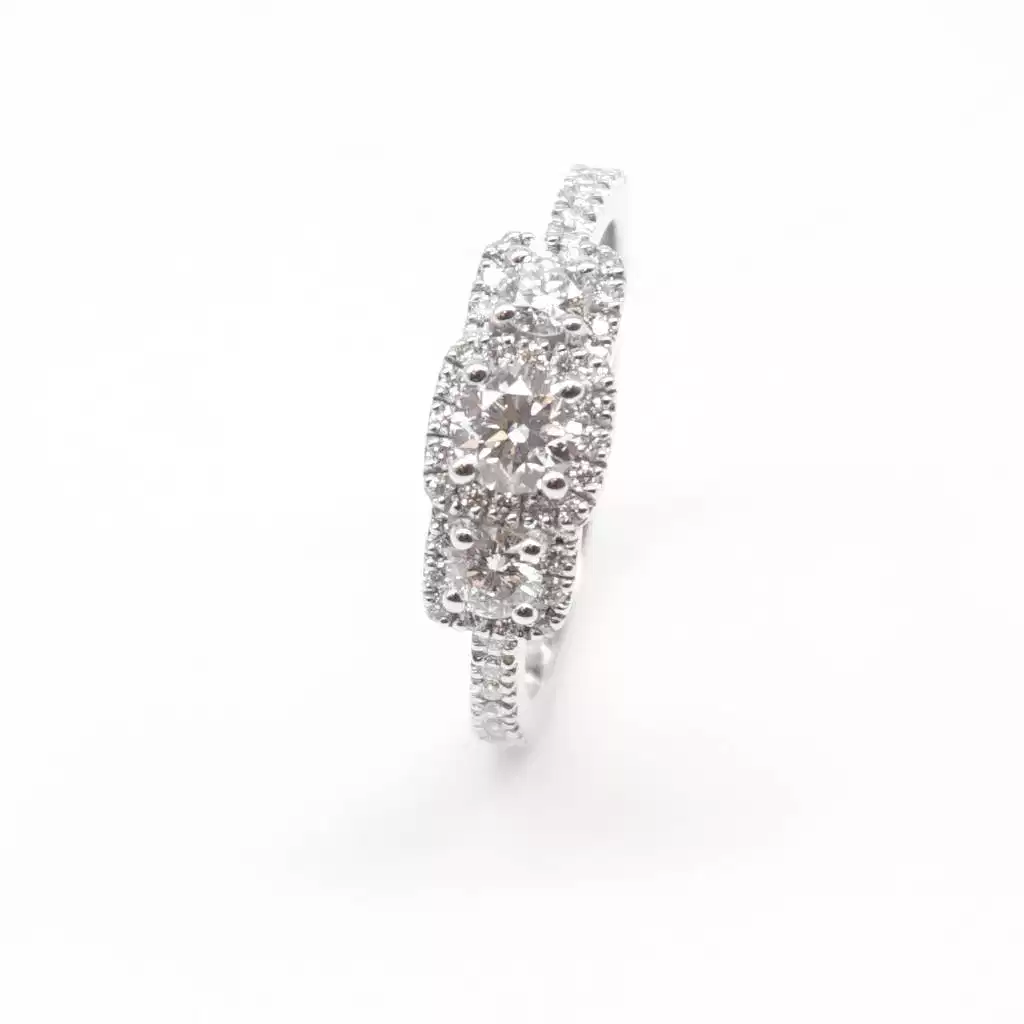 Anello Trilogy in Platino con Diamante centrale GIA 0.30 ct