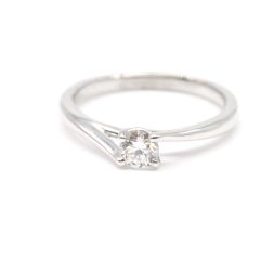 Platinum Engagement Ring with GIA certified diamond 0,30 ct
